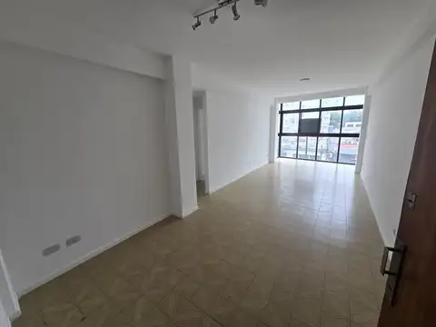 Departamento de 2 amb. Sobre Av. 25 de Mayo. APTO PROFESIONAL o VIVIENDA