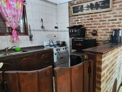 VENTA CASA 4 AMBIENTES MERLO