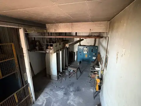 GALPÓN 200 m2  + construcción oficinas de 25 m2