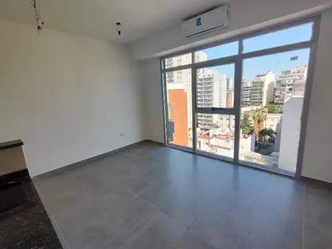 Oficina a estrenar al frente.