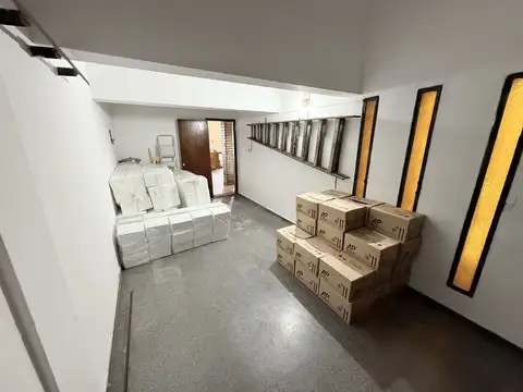 Casa 10 ambientes con 2 baños