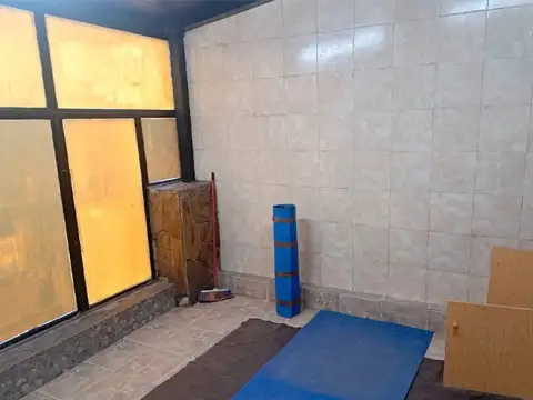 Casa 7 ambientes con 2 baños