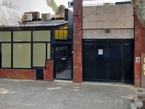 HERMOSA CASA SUPER AMPLIA 3 DORMITORIOS CON LOCAL SOBRE AV. URIBURU
