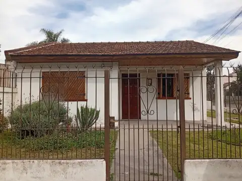 CASA EN ALQUILER ANUAL DE 3 AMBIENTES EN DEL VISO, BARRIO EL PINAR
