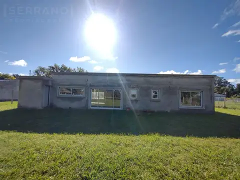 Casa 4 ambientes con 2 baños