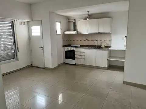 Departamento de dos ambientes con cochera cubierta