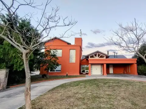 Casa 5 ambientes con 2 baños