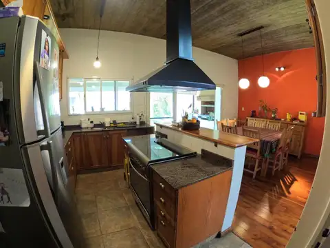 Casa 6 ambientes con 3 baños
