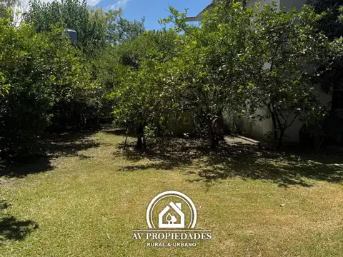 2 casas en amplio terreno Urquiza al 4200