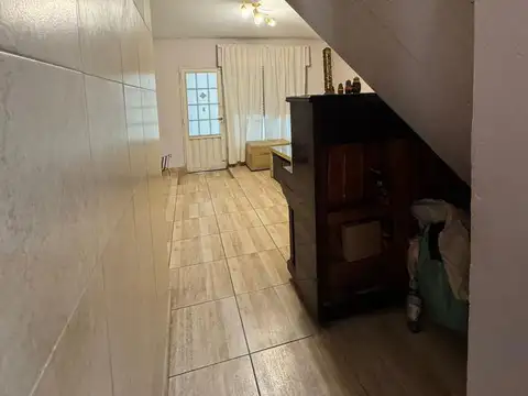 Casa 6 ambientes con 2 baños