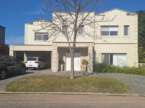 Barrio Cerrado La Montura, Av. Patricias Argentinas 3593