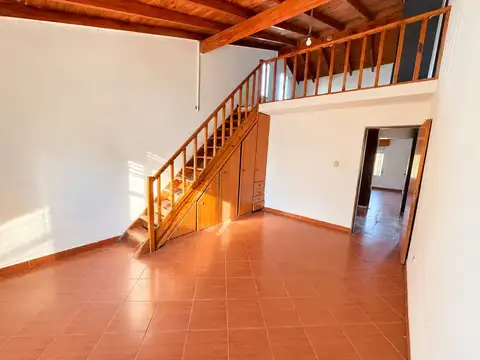 Casa 5 ambientes con 1 baño