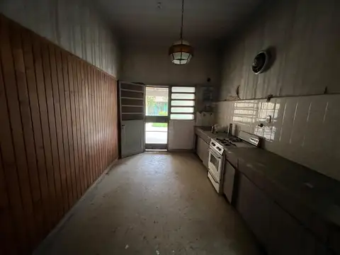 Lote o casa a refaccionar en Sarandi