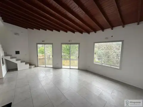 Hermoso departamento tipo dúplex en alquiler sobre la calle Los Corales, en Del Viso, Pilar.