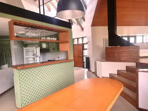 Casa en Venta con 3 cocheras