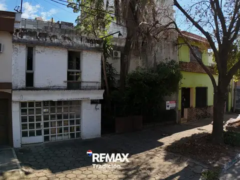 CASA  DE 6 AMB.  VENTA EN CASCO CENTRICO DE RCIA