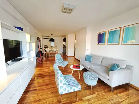 Venta Unico 4 Ambientes con Dependencia y Cochera Fija y Cubierta