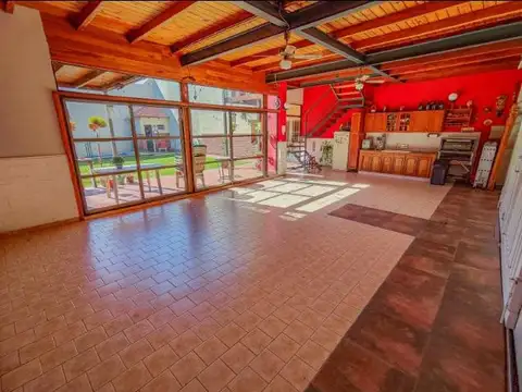 Casa en Venta con 4 cocheras