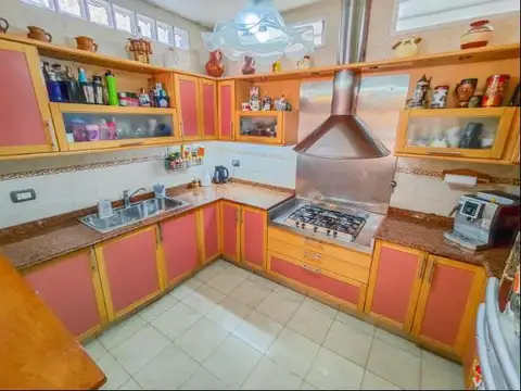 Casa 6 ambientes con 3 baños
