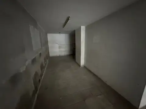 EXCELENTE LOCAL SOBRE AVENIDA