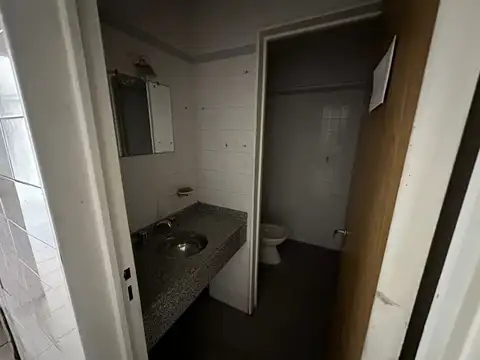 EXCELENTE LOCAL SOBRE AVENIDA