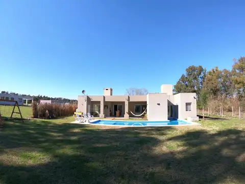 Casa en Venta en Pilar, USD 210.000