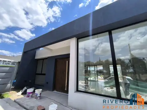 Casa 4 ambientes con 5 baños