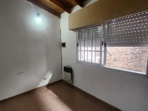 Depto Tipo Casa en Alquiler en Lomas del Mirador, $ 400.000