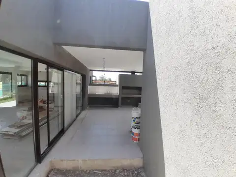 Casa en Venta en Campana, USD 215.000