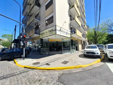 VENTA DE EXCELENTE LOCAL COMERCIAL – AV. RIVADAVIA 