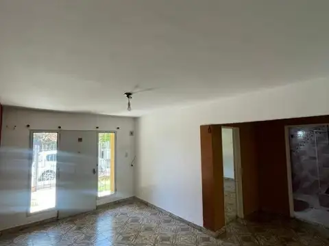 Casa 4 ambientes con 1 baño