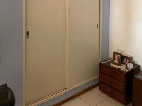 Venta Departamento de pasillo de dos dormitorios en Alberdi.