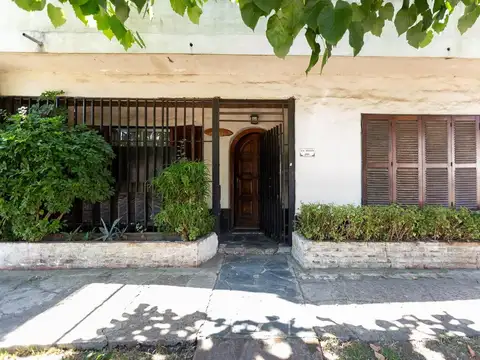 VENTA DE CASA EN HURLINGHAM OPORTUNIDAD 