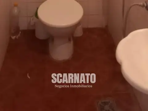 Casa 8 ambientes con 4 baños