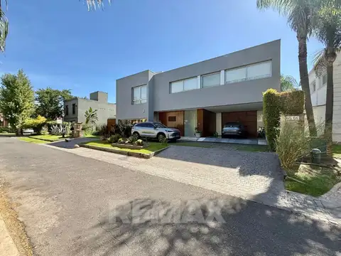 Casa 6 ambientes con 3 baños