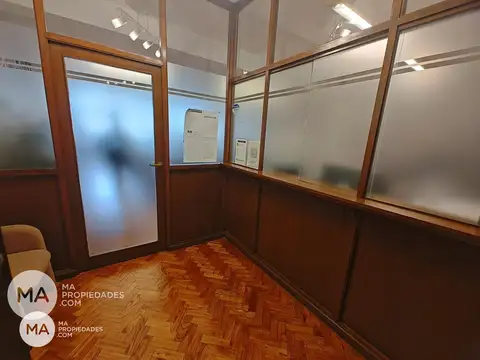Oficina 4 ambientes con 2 baños