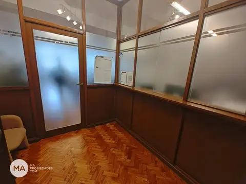 Oficina 4 ambientes con 2 baños