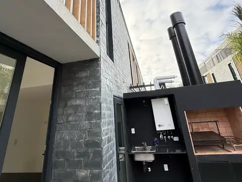Casa en Alquiler con 1 cochera