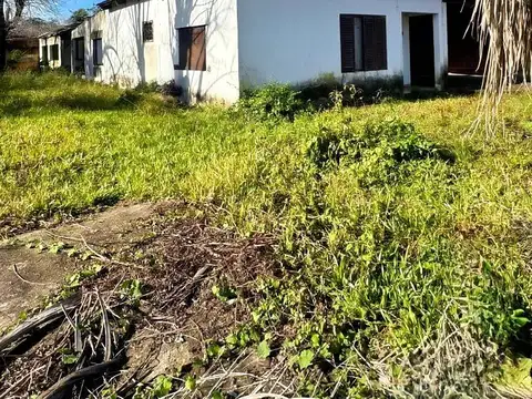 Propiedad a refaccionar, excelente ubicación en esquina.