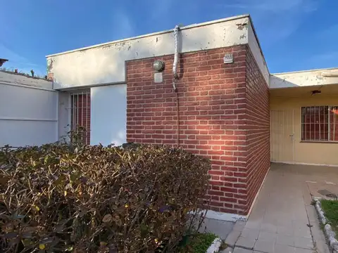 Casa en venta en barrio primero de mayo, lh