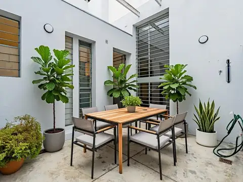 PH en venta en Villa Urquiza 2 ambientes con patio sin expensas y apto crédito