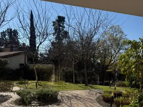 Departamento en Alquiler en Cerro De Las Rosas, USD 1.700