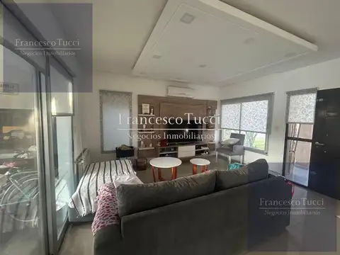 Casa en Venta con 4 cocheras