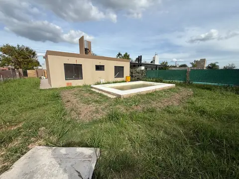VENTA CASA A ESTRENAR CON PILETA EN PUNTA CHACRA, ROLDAN