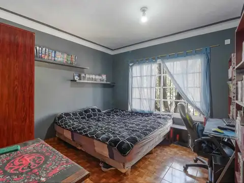 CASA 4 AMBIENTES  ESQUINA CON TERRAZA EN BANFIELD