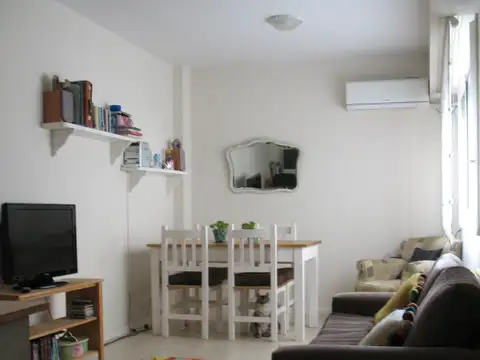 Excte. depto. 2 amb. apto prof. impecable estado, luminoso, a mts. de Av. Cabildo