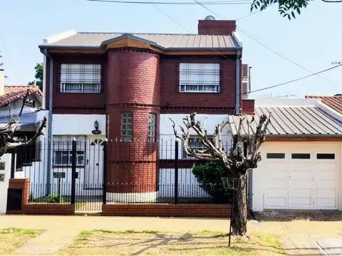 Casa en Venta 4 Dormitorios c/cochera - Banfield Este