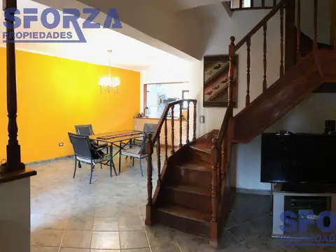 Casa 5 ambientes con 2 baños