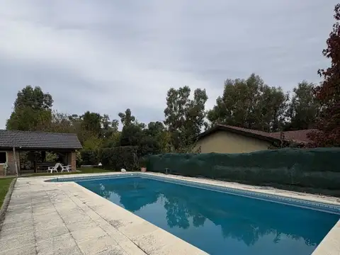 Casa en Venta con 5 cocheras