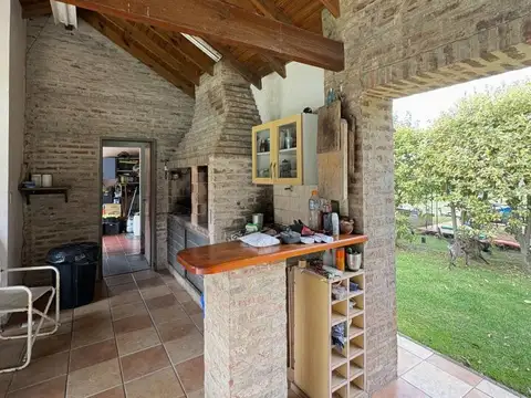 Casa de ladrillo a la vista en Barrio Privado Village , Ingenuero Maschwitz